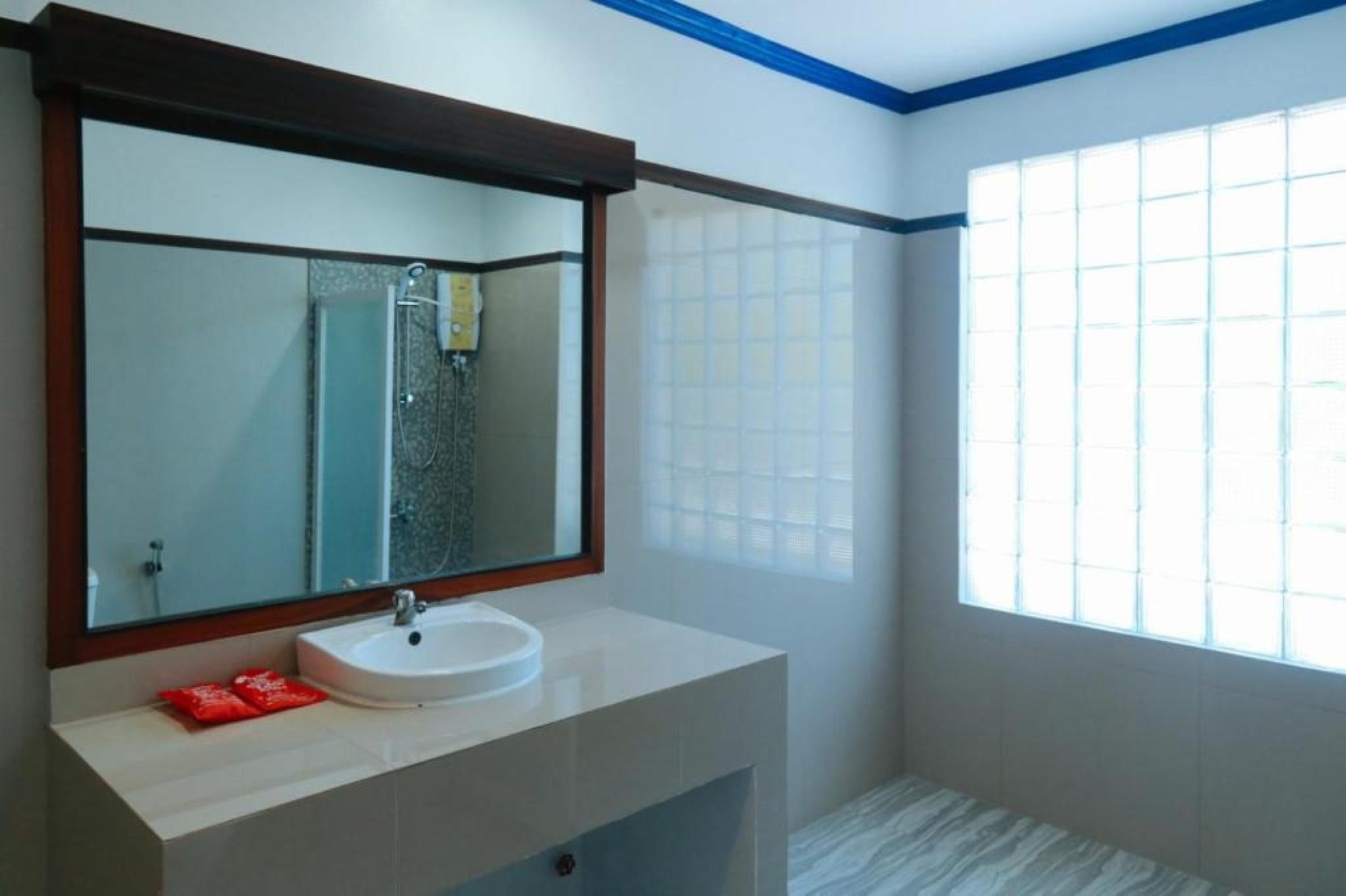 Reddoorz Plus @ Castle Chateau Iloilo Hotel Ngoại thất bức ảnh