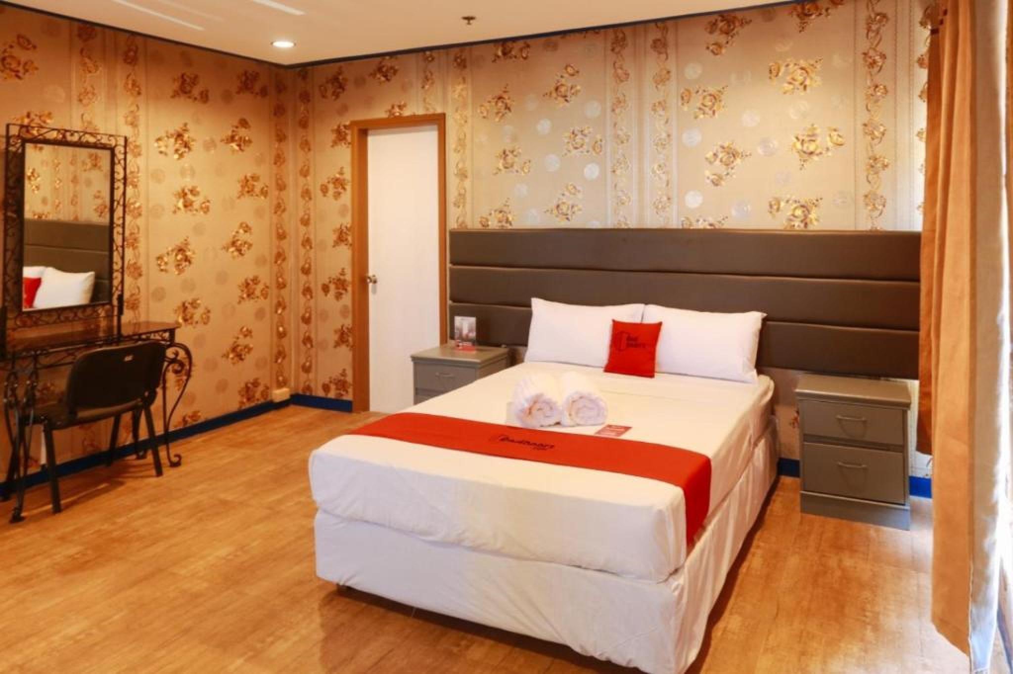 Reddoorz Plus @ Castle Chateau Iloilo Hotel Ngoại thất bức ảnh