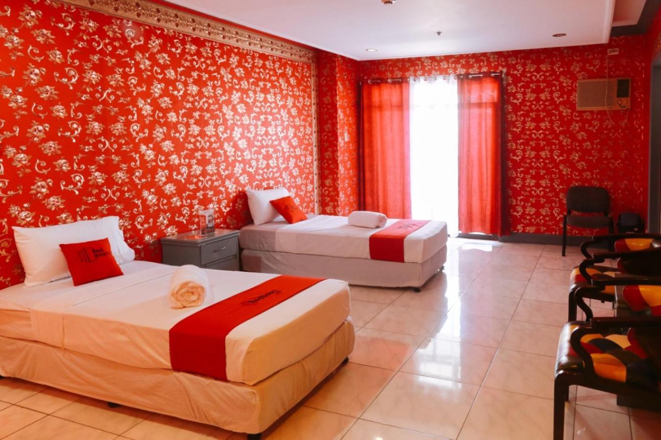 Reddoorz Plus @ Castle Chateau Iloilo Hotel Phòng bức ảnh